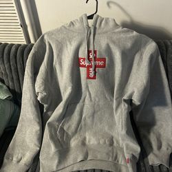SUPREME HOODIE