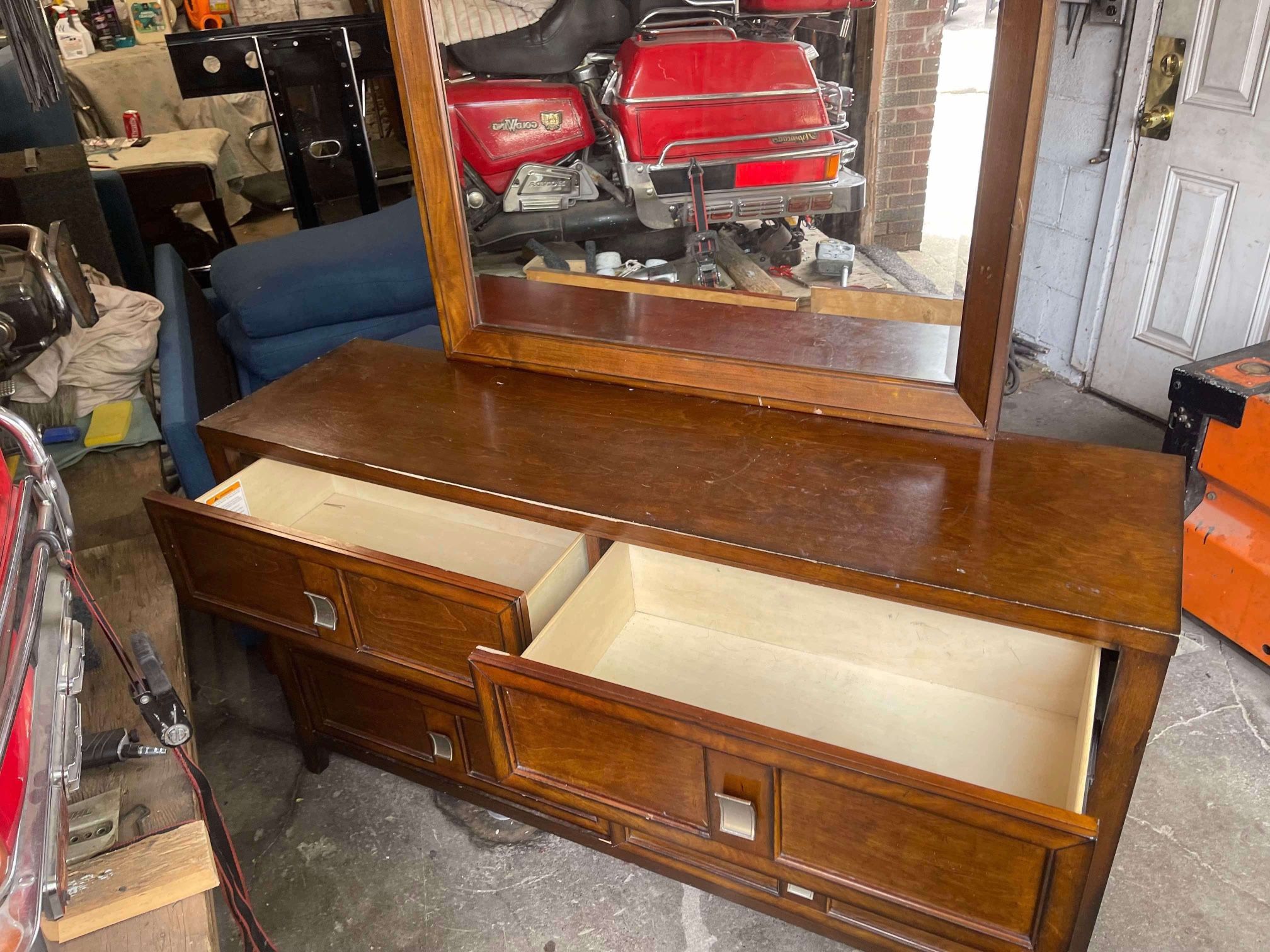 Dresser With Deliver