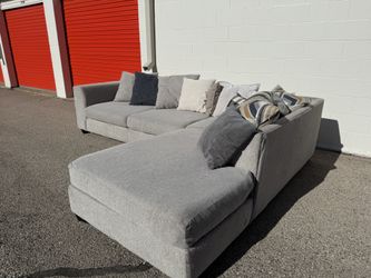 Gray L-Shaped Sectional with Chaise – Free Curbside Delivery