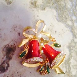 Vintage Christmas broach