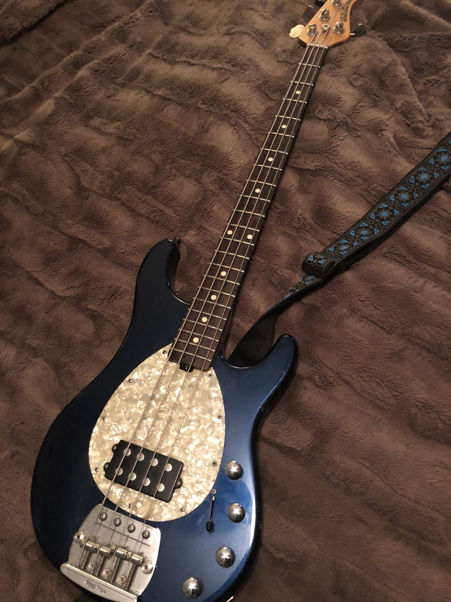 1995 musicman sterling ernieball bass guitar