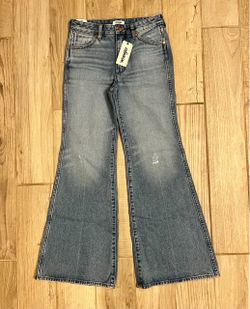 Women Wrangler Flare Jeans with Tags. Size 27/32