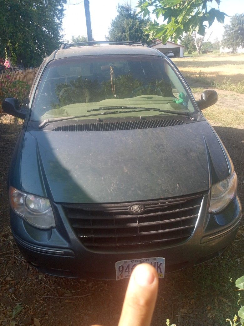 2002 Chrysler Voyager