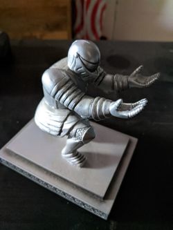 Knight Pen Holder