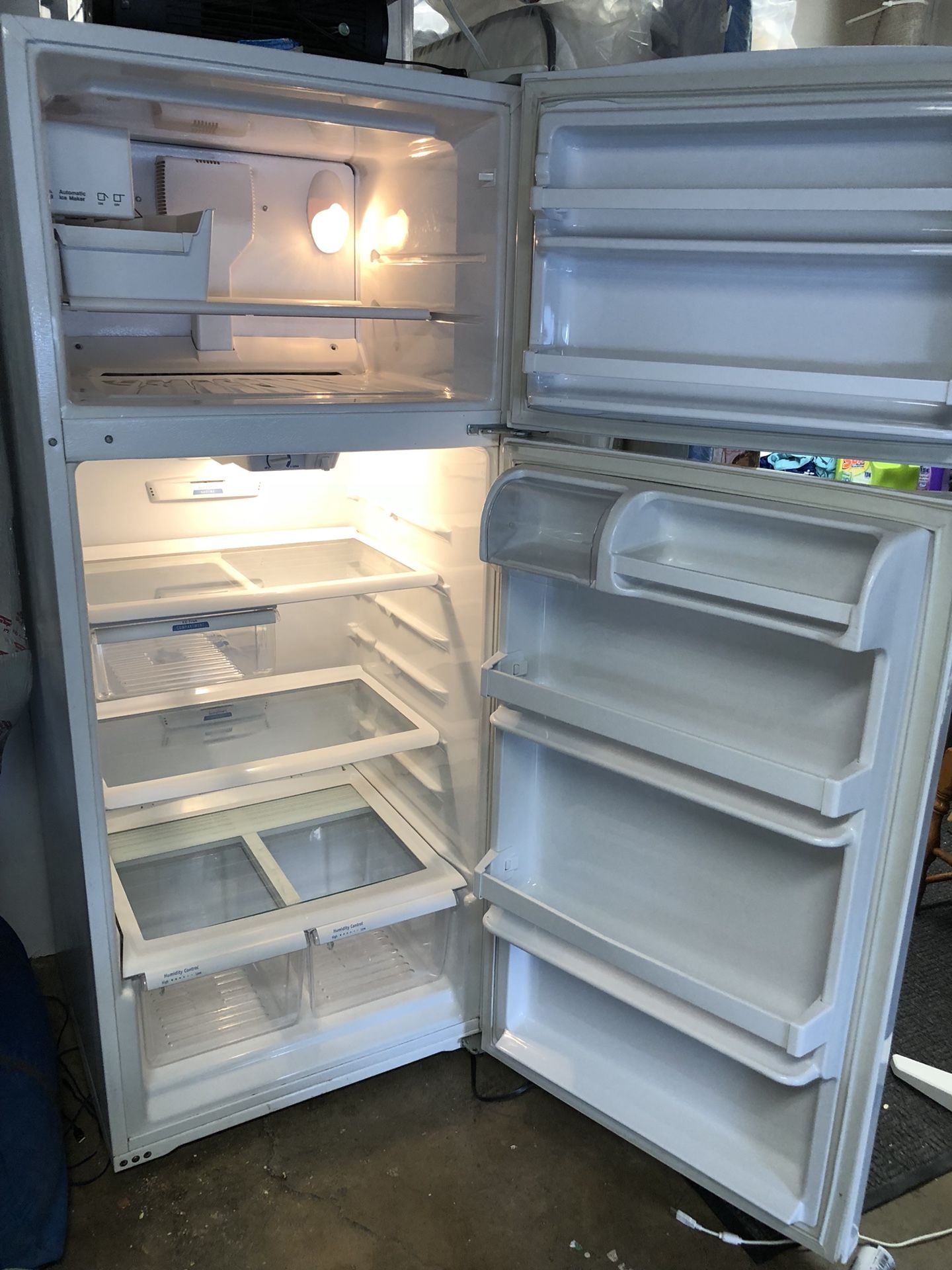 Whirlpool fridge & freezer w/ ice maker