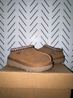 Toddler shoes Barely worn size 7, and 8.