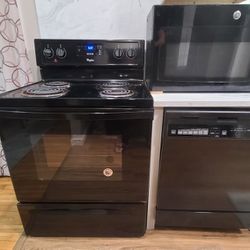 Good Condition Kitchen Appliances Package 