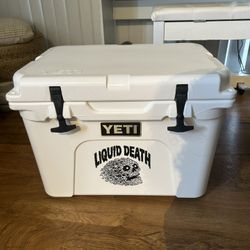 YETI Tundra Cooler LIKE NEW