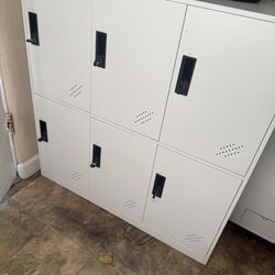 6 door locker w/ keys