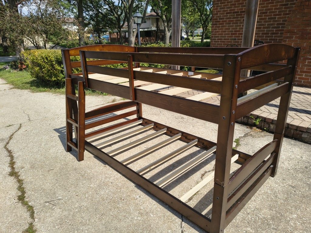 Twin Bunk bed