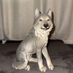 Wolf Statue Figure