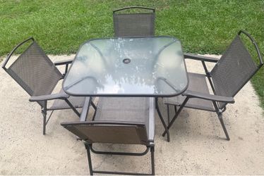 Outdoor Table & Chairs