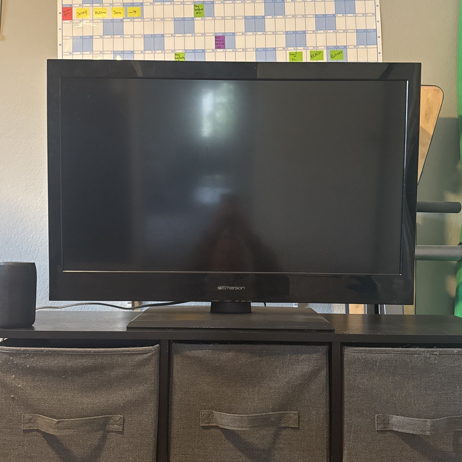 32 Inch Tv - Emerson