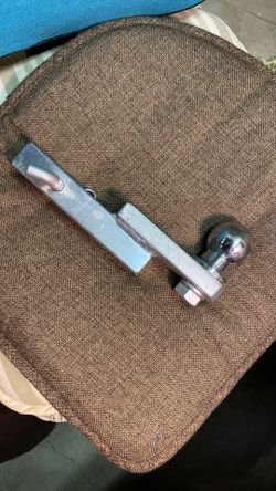 Reese 1 1/4” Trailer Hitch And 2” Ball