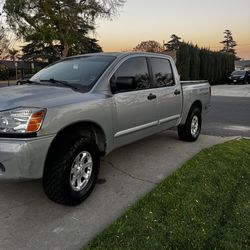 2004 Nissan Titan crew cab 4 x 4