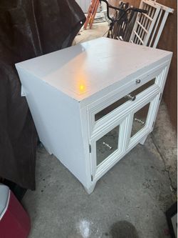 White galleries night stand