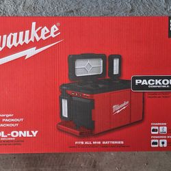 Milkwaukee Packout Light/charger