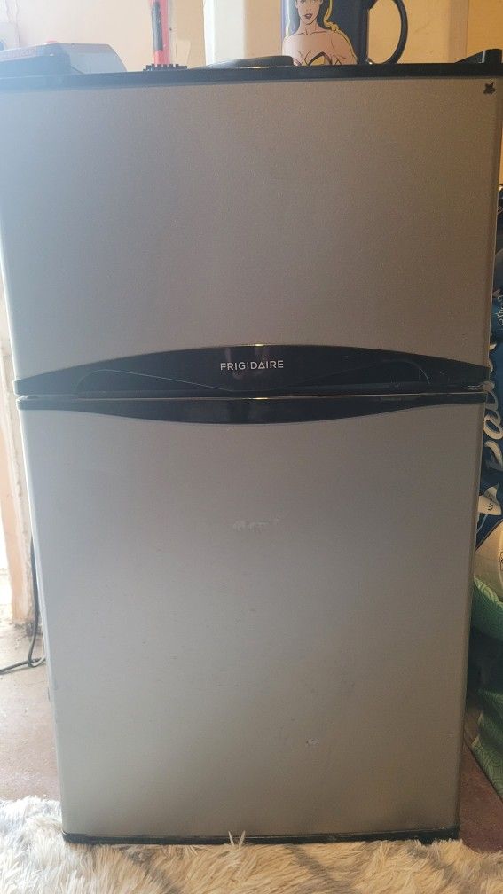 Frigidaire Mini Fridge Refrigerator