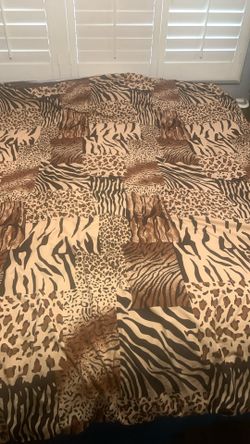 Cheetah Print Queen Size Comforter With Two Pillow Cases 