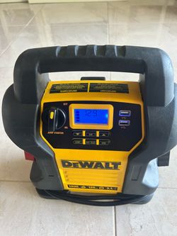 DeWalt DXAEJ14 1400A 120 PSI Jump Starter & Air Compressor - Black/Yellow
