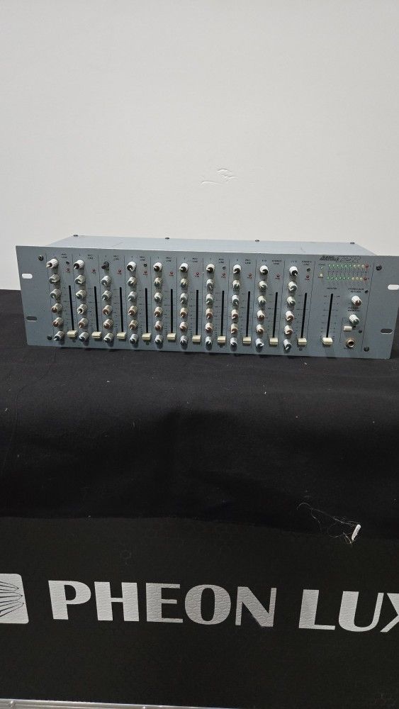 Alesis
MultiMix 12R Rackmount 12-Channel Mixer