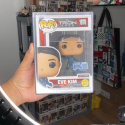 Eve Kim Glow In The Dark 3500pc. Funko Pop
