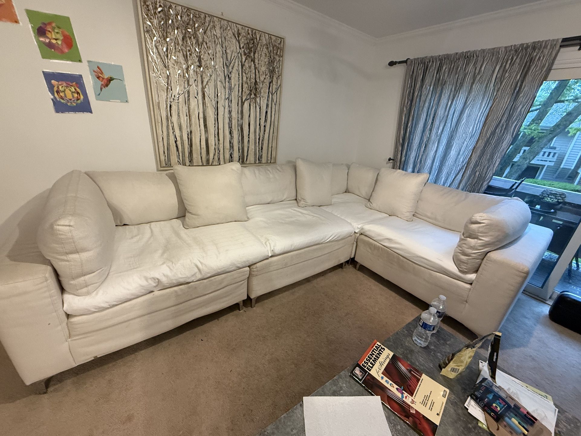 Sectional Off White 850$ Obo
