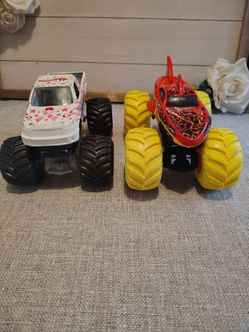 Used Lava Shark Hot Wheels Monster Truck in great condition & Hot Wheels Monster Jam Madusa Breast
