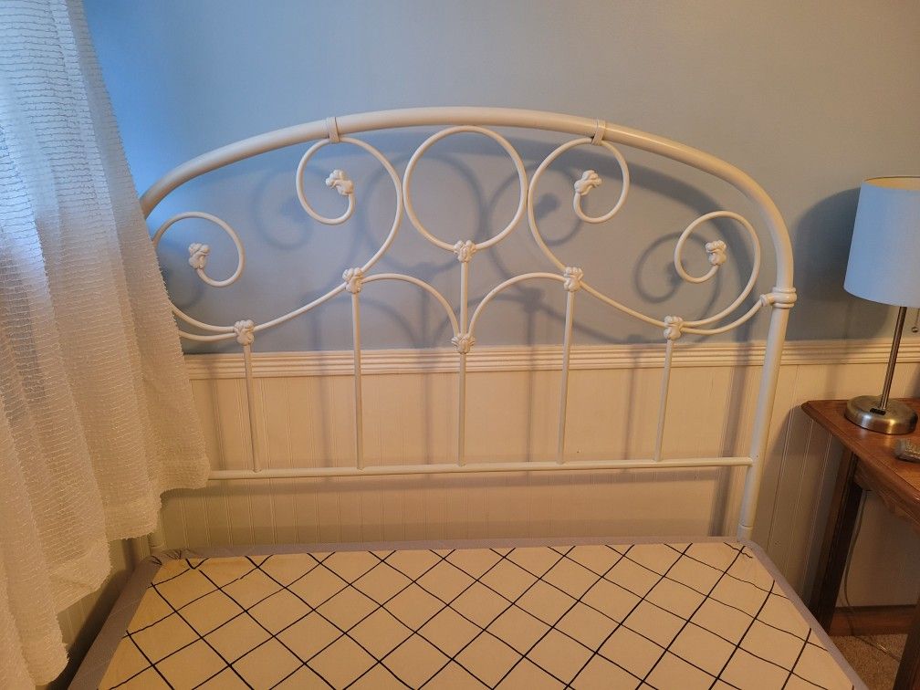 Double/full Metal Bed With Boxspring