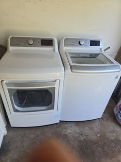 LG.  Electric washer & Dryer is gas   SET
