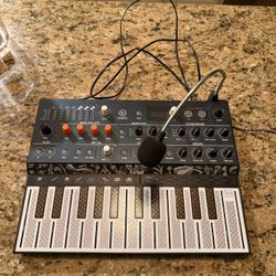 Arturia MICROFREAK Synthesizer Vocoder Keyboard
