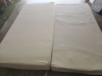 2 twin Mattresses like new