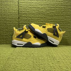 Jordan 4 Lightnings Size 6y 