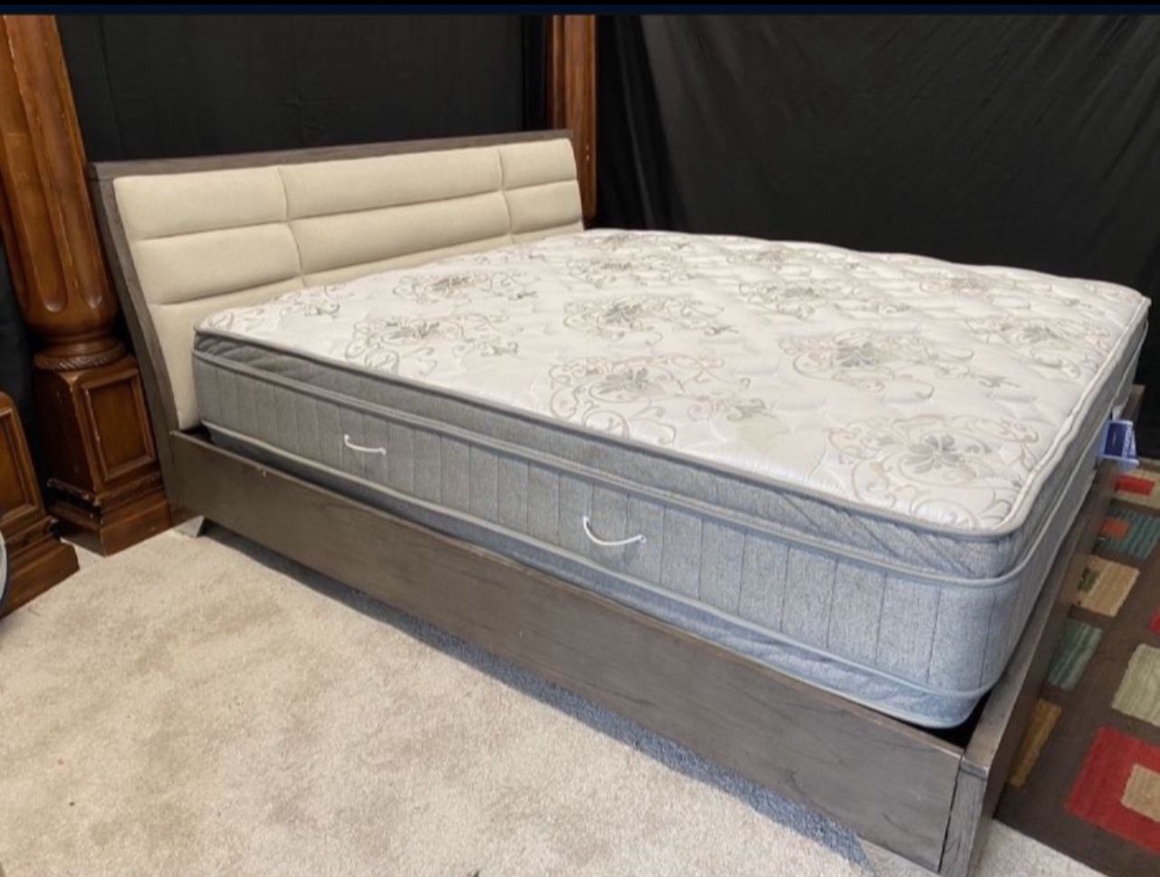 LOVELY💖 QUEEN 💖MATTRESS 💖AND BOX 💖SPRING