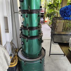 Full drum set
