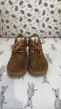 Kids uggs size 7