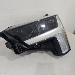Toyota Tundra Left Headlight 2022 2023 2024 2025