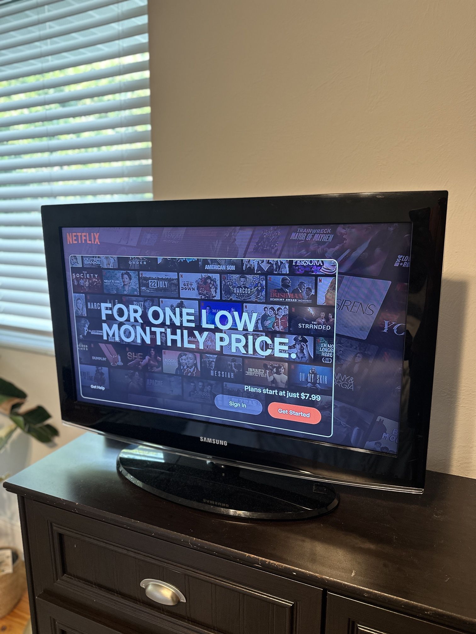 32” Flatscreen Samsung TV with Remote