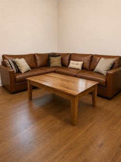 Solid Wood Coffee Table – Warm Natural Wood Finish