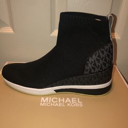 NEW Michael Kors Sneakers Size 8
