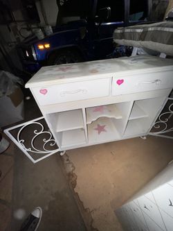 Dressers Girls