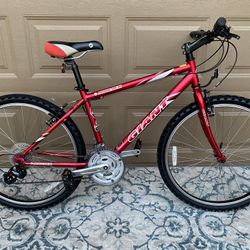 Very nice mountain bike giant size 26