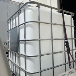 275 gallon tanks totes water containers $50 each 
