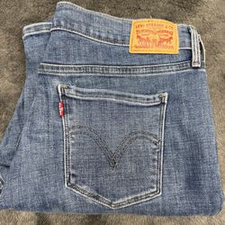 Levi’s Floral Women’s 505 Size 30x32” Jeans in good shape!  