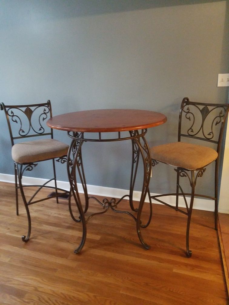 Bistro High top table with 2 chairs