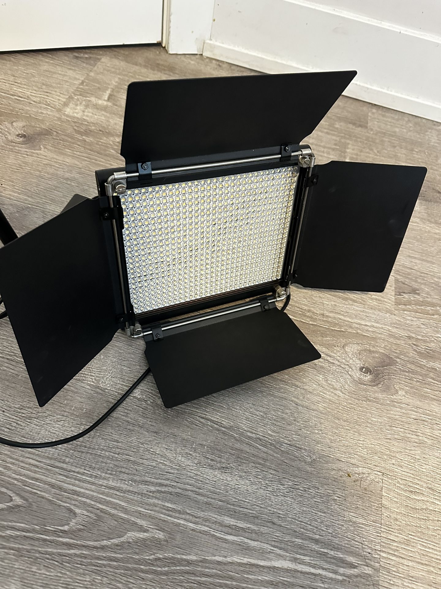 NEEWER 2 Pack NL660 BiColor 660 LED Video Light and Stand Kit