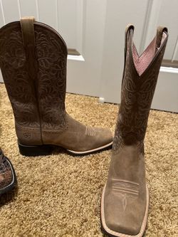 BRAND NEW WOMENS ARIAT BOOT! size 7 $95