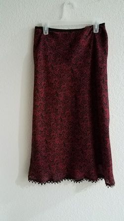 Wet Seal Burgundy/ Black Skirt Size Medium
