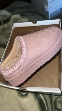NEW Women's Slippers Size 9