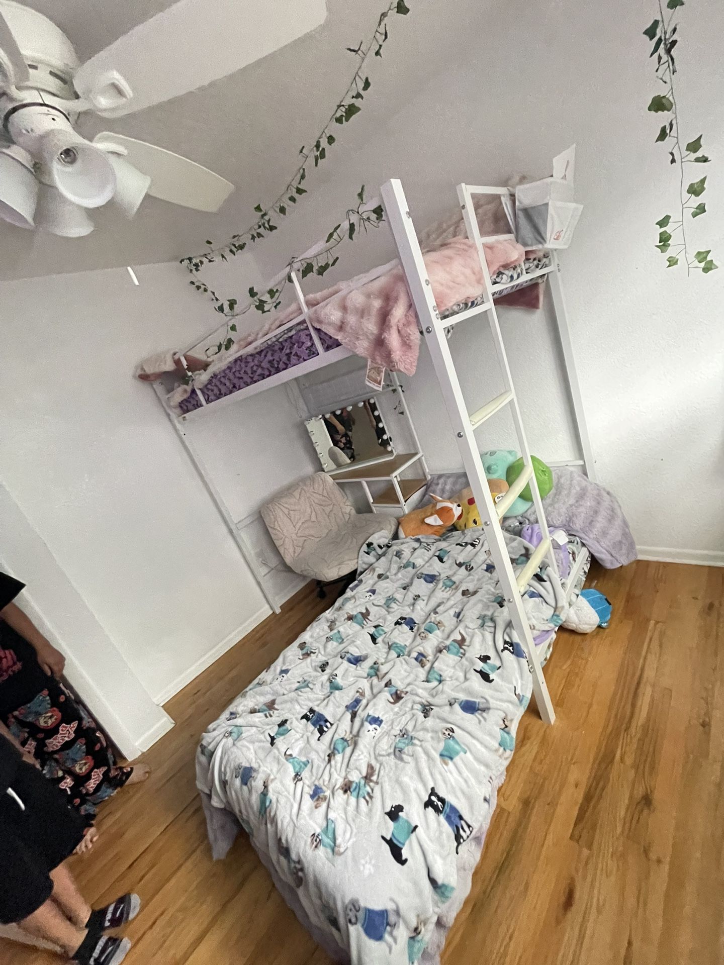 Bunk Bed With Chair And Vanity Mirror